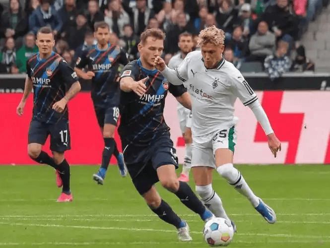 赛前德甲焦点战；西汉姆远射贴柱；赛场秩序良好；身体对抗强度拉满-九游比分入口